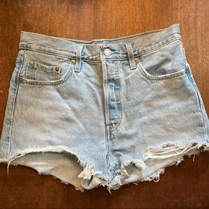 Light wash Levi’s 501 Raw Cut Shorts, size 27